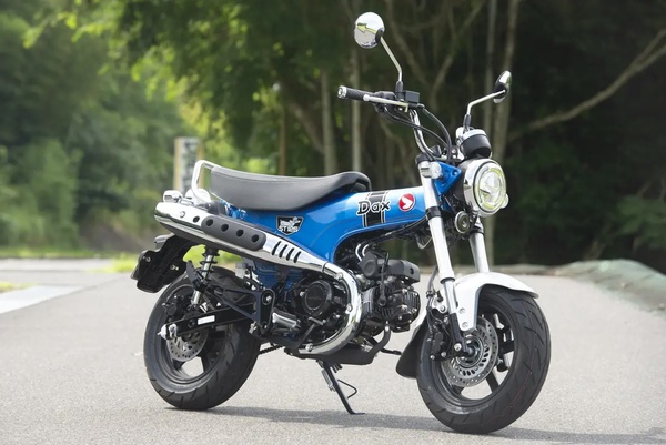 ダックス125でボディサーフィンを楽しむ。バイクがあれば遊びはもっと楽しくなる。〈PR〉 ダックス125でボディサーフィンを楽しむ。バイクがあれば遊びはもっと楽しくなる。〈PR〉