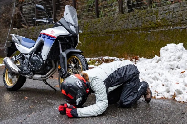 予想外に『雪』が降ってきた!? 進むか引き返すか……判断のタイミングは？〈PR〉