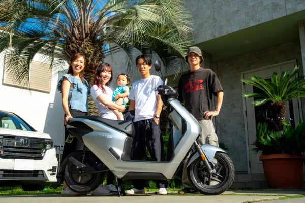 駅のない街に住む家族が出した電動バイクという結論「1台の EV車を買うよりも、2台の EM1 e:」〈PR〉