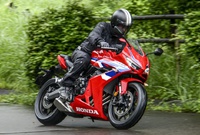 ベテランライダーが『CBR650R E-Clutch』に乗って感じた楽しさ〈PR〉