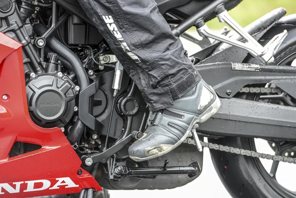 ベテランライダーが『CBR650R E-Clutch』に乗って感じた楽しさ〈PR〉